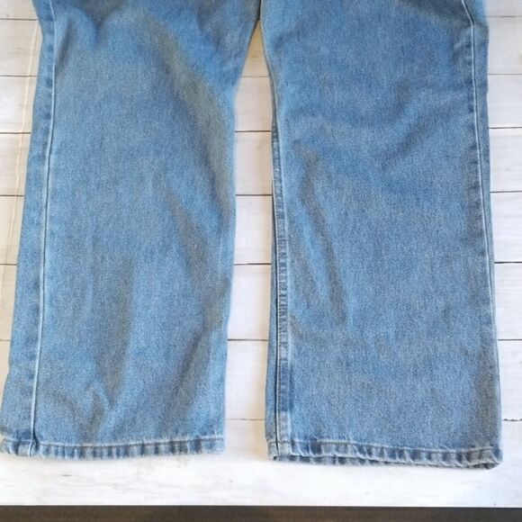 Men's Big & Tall Regular Fit Jean - Picture 10 of 11